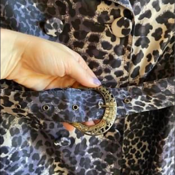 Animal print rain jacket. Size small - Picture 3 of 4